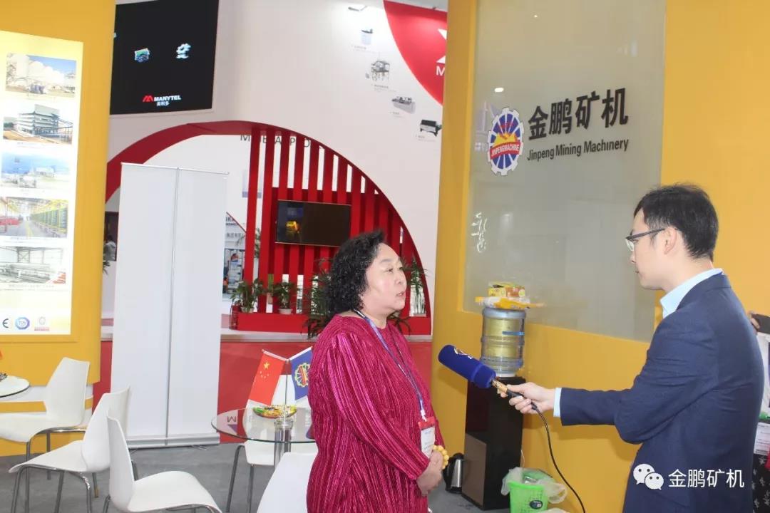 于建環(huán)董事長(zhǎng)接受天津電視臺(tái)采訪 于建環(huán)董事長(zhǎng)接受天津電視臺(tái)采訪